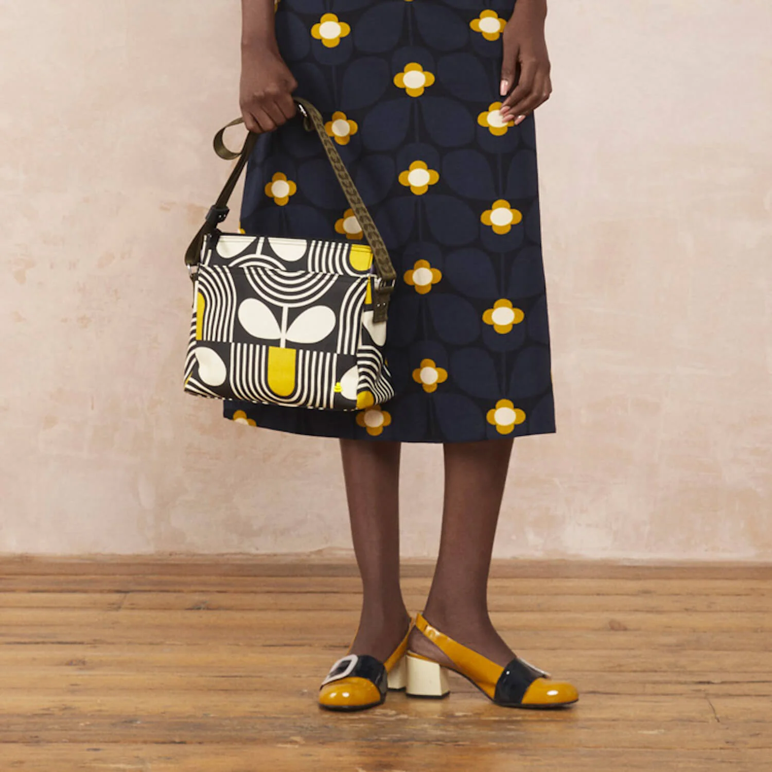 Fielder Crossbody - Giant Striped Tulip Noir - Image 6