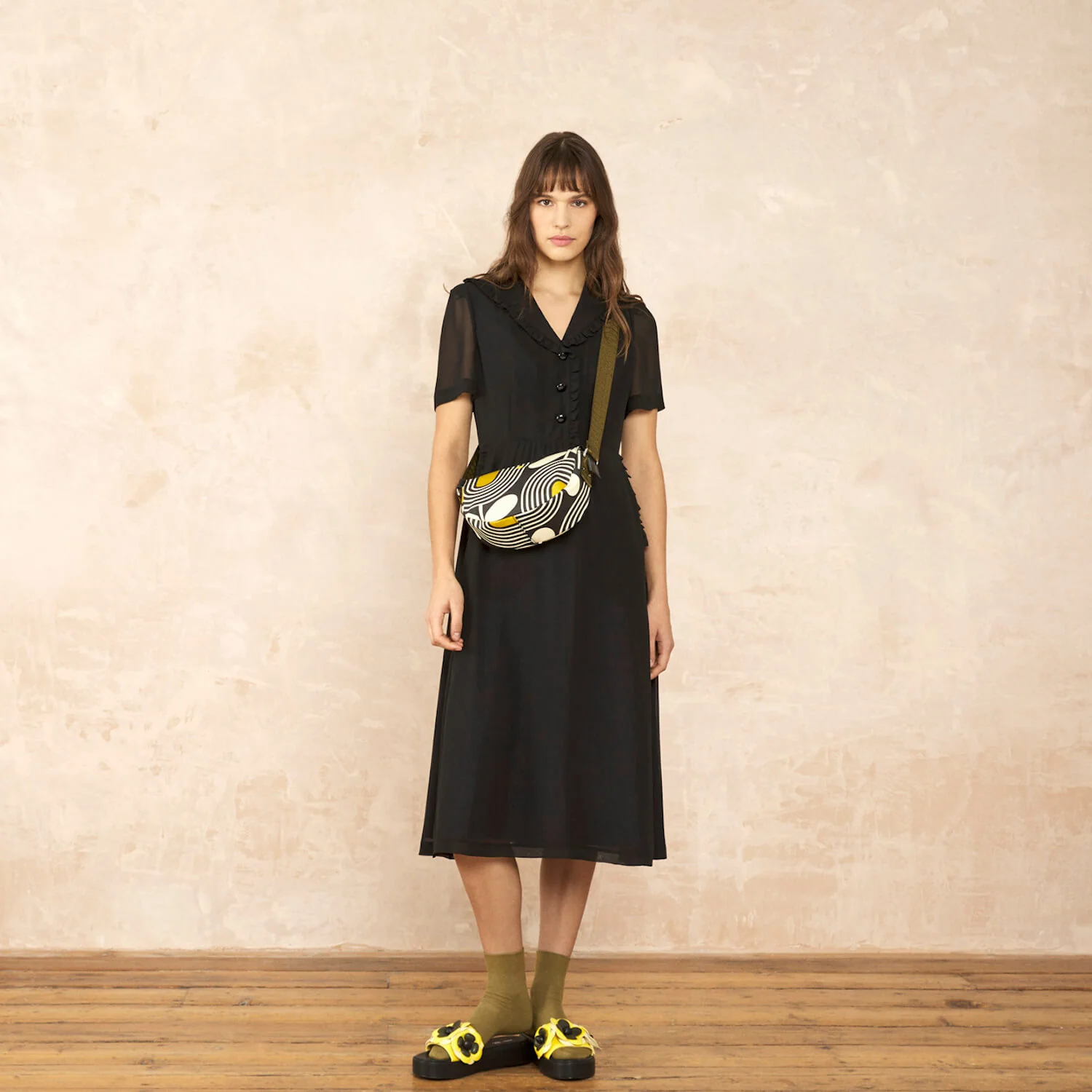 Mini Rounder Crossbody - Giant Striped Tulip Noir - Image 2